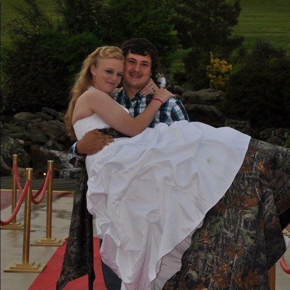 Wedding/prom dress - Picture 3 of 3